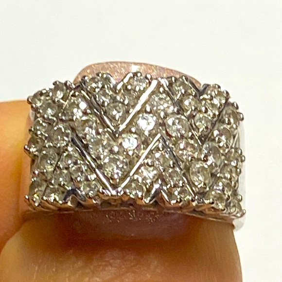 Jewelry - 14K WHITE GOLD AND DIAMOND RING. 6.9 grams. Size 6 3/4